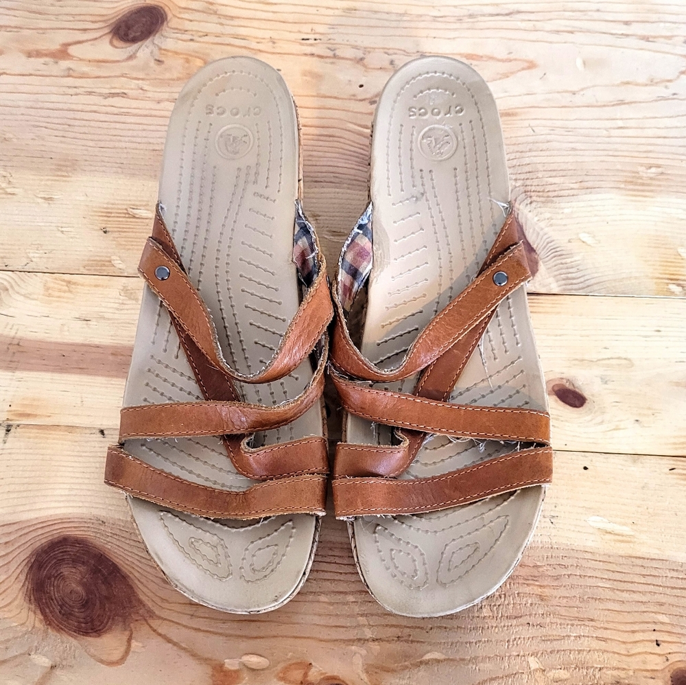 Crocs A-Leigh Brown Leather Mini Wedge Sandals Womens Size 11 Slip On Shoes